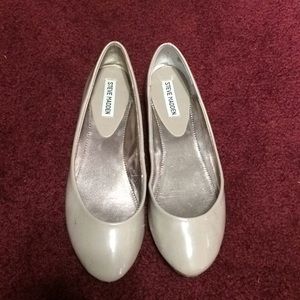Steve Madden nude patent leather flats 8.5